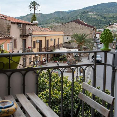 The Palace B&B And Apartments Santo Stefano di Camastra Buitenkant foto