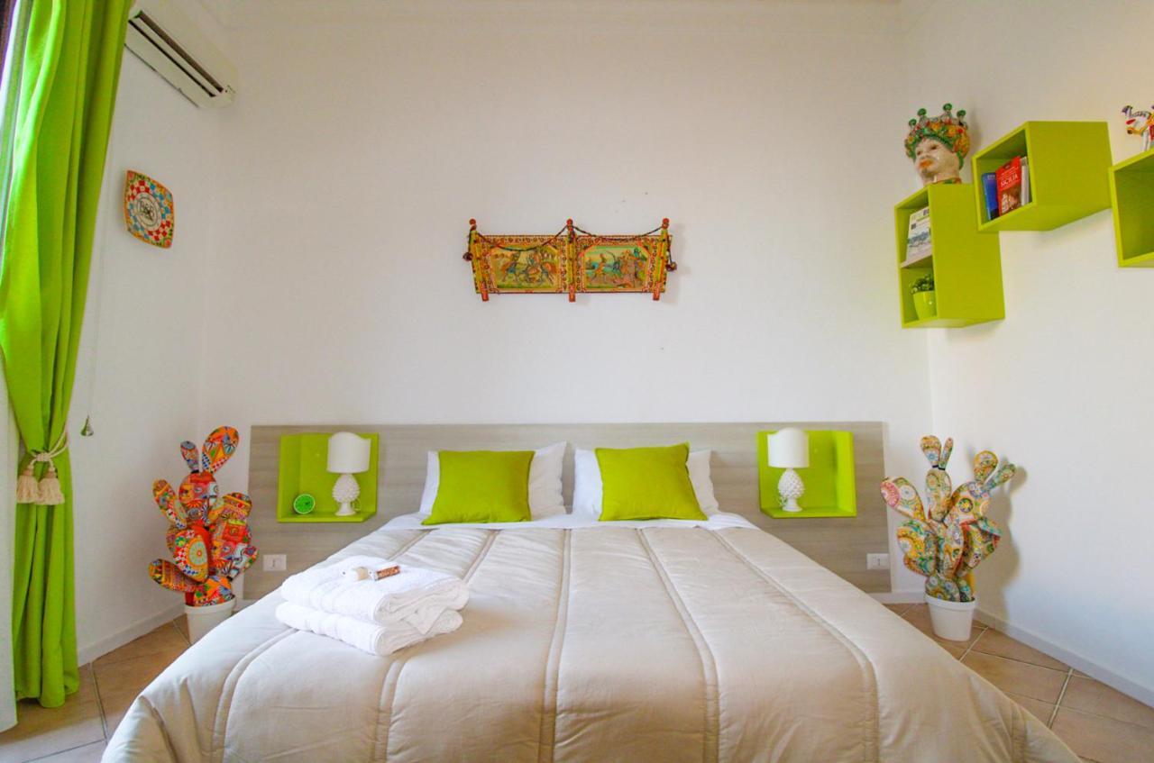The Palace B&B And Apartments Santo Stefano di Camastra Buitenkant foto