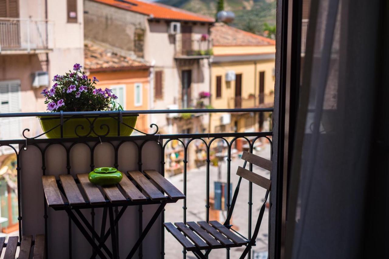 The Palace B&B And Apartments Santo Stefano di Camastra Buitenkant foto