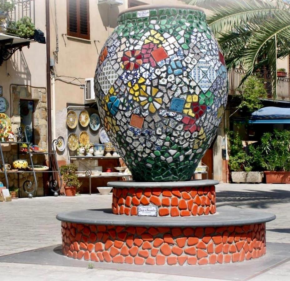 The Palace B&B And Apartments Santo Stefano di Camastra Buitenkant foto