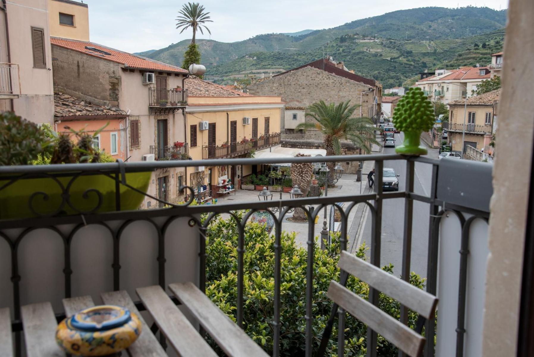 The Palace B&B And Apartments Santo Stefano di Camastra Buitenkant foto