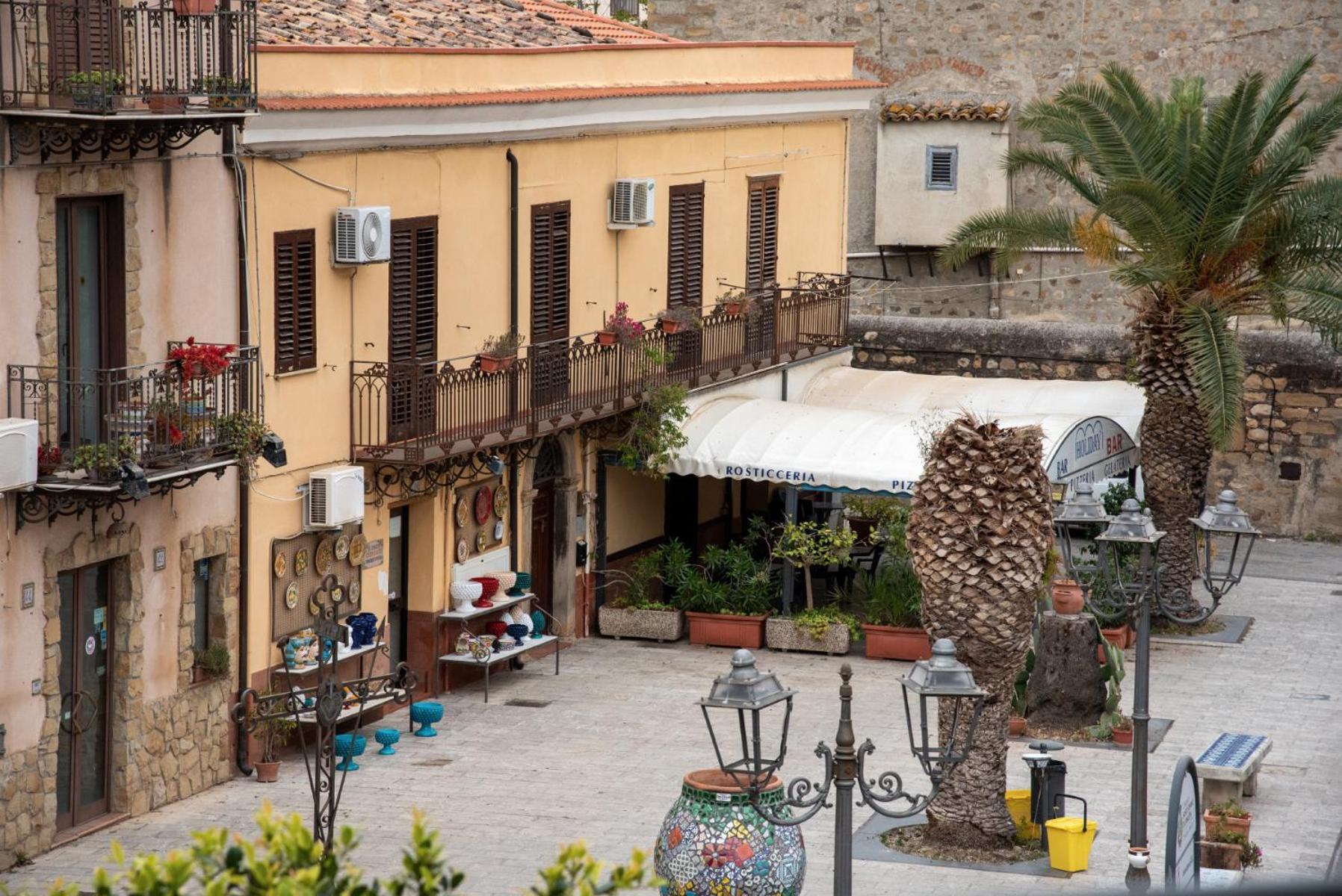 The Palace B&B And Apartments Santo Stefano di Camastra Buitenkant foto