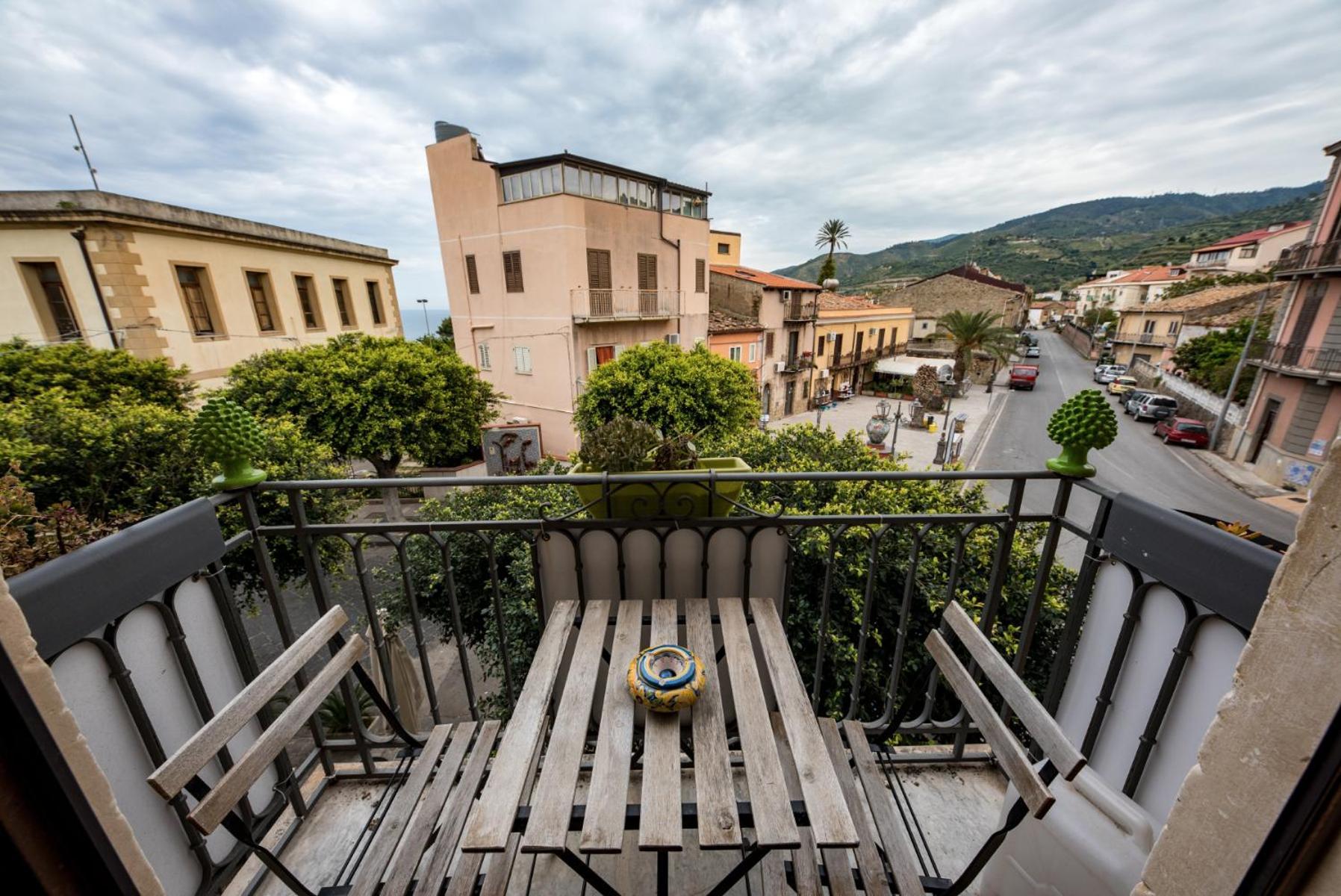 The Palace B&B And Apartments Santo Stefano di Camastra Buitenkant foto